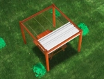 Estore romano horizontal em PVC por medida montado numa pérgola de madeira sobre uma mesa de jardim.