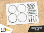 Kit de montagem na parede para vela de sombra: quatro cabos de aço, mosquetões e tensores prateados.