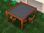 Οριζόντια ρωμαϊκή κουρτίνα premium Decor διαστάσεων 3x5 μ. σε ξύλινη πέργκολα στον κήπο με καρέκλες και τραπέζι.