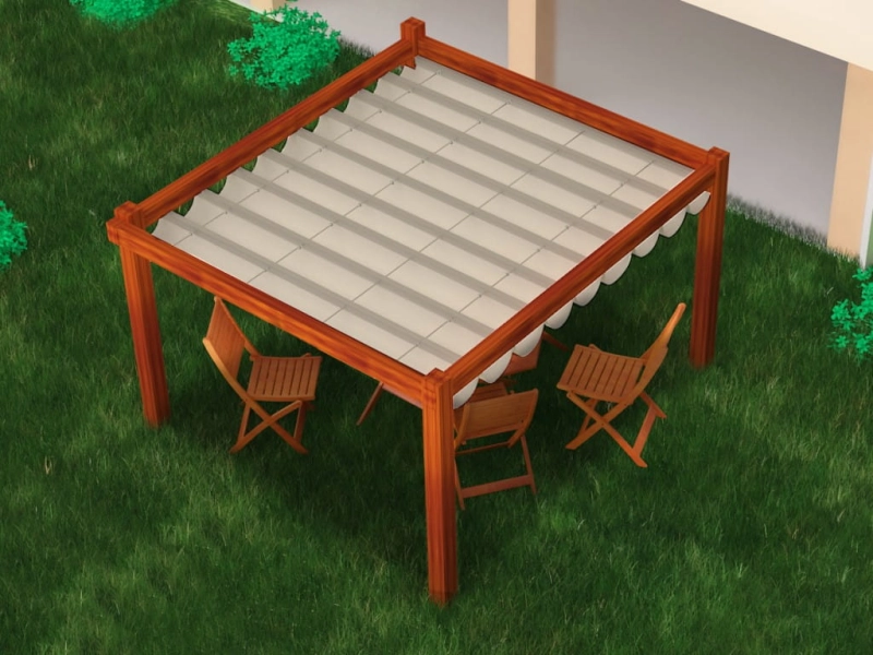 Hnědá zahradní pergola s namontovanou bílou horizontální římskou roletou premium Decor 4x4 a dřevěnými židlemi.