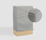 Housse de protection grise sur mesure sur un objet haut avec un zoom sur la matière résistante et le tissage.