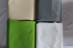 Vodotesné altánkové pásy 0,4x5m v béžovej, sivej, zelenej a bielej farbe zložené do kocky.