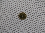 Romeinse zonneschermstrook 2,1x7 m van dichtbij, toont de materiaalstructuur met een 1 grosz munt.