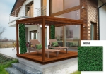 Maßgefertigter Außenvorhang mit Hecken-Aufdruck an einer modernen Holzpergola.