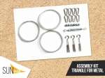 Montageset für dreieckige Sonnensegel an Metallkonstruktionen: Seile, Karabiner und Wantenspanner.