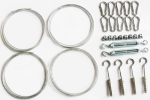 Kit de montaje para toldo vela a pared con cables de acero, tensores, mosquetones y ganchos de pared.