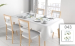 Reclame tafelkleed op maat met logo 043, rechthoekig wit tafelkleed met bloemenprint op de eettafel.