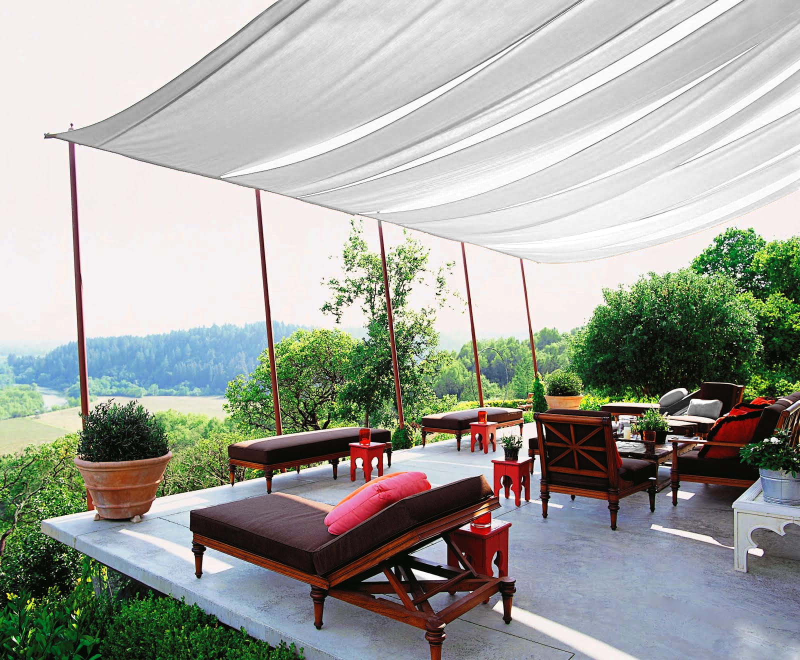 Una pérgola impermeable: la mejora imprescindible para cualquier jardín